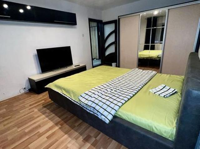 Inchiriez apartament Rovine