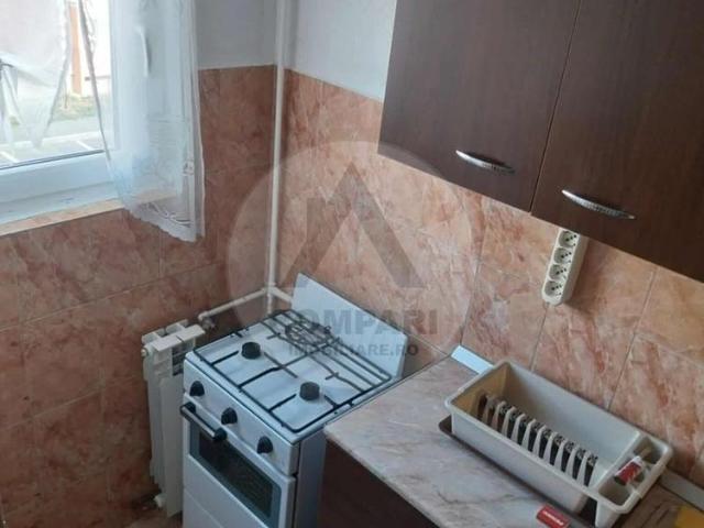 Închiriez garsonieră confort 1 în zona Confecții