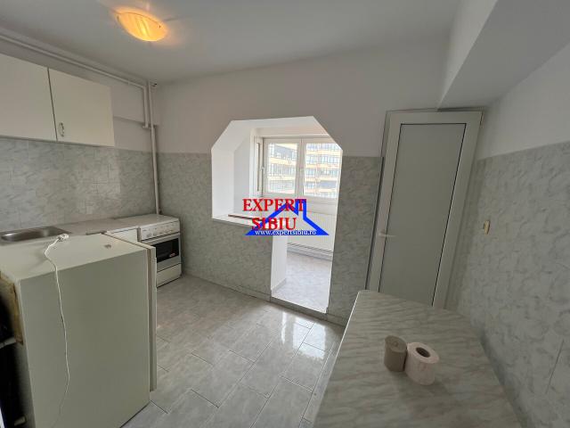 Închiriez garsonieră decomandată, renovată – zona Gării