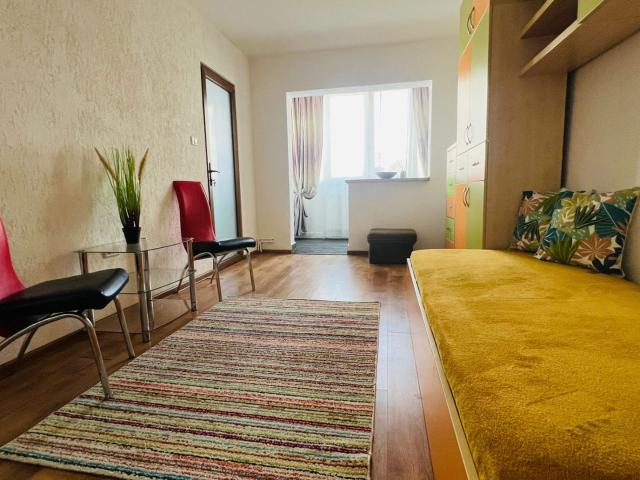 Închiriez garsonieră – Zona Confecții