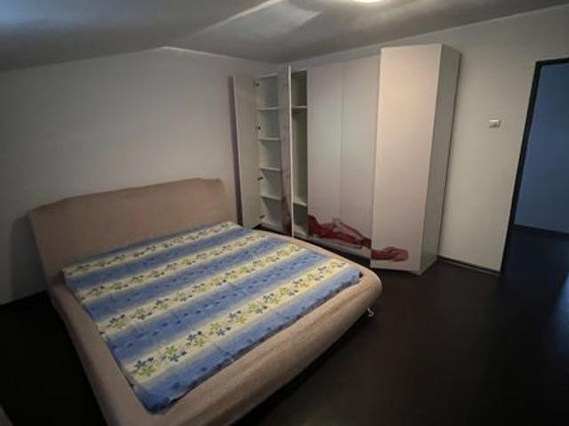 Închiriez garsoniera