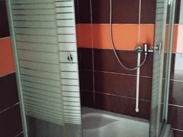 Închiriez garsoniera