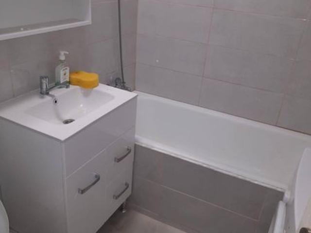 Inchiriez garsoniera Baba Novac