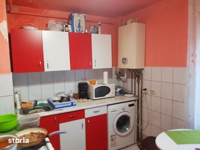 Închiriez garsoniera etaj 1