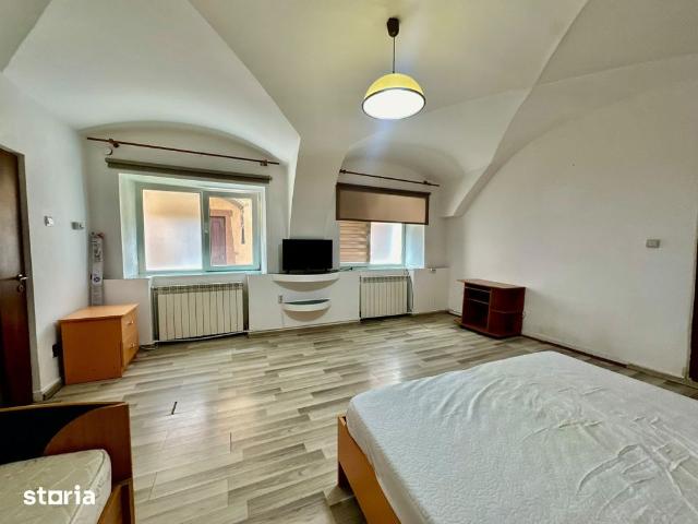 Inchiriez Garsoniera in Vila in centrul Brasovului disponibila imediat