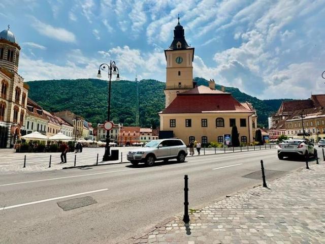 Inchiriez garsoniera la casa in centrul Brasovului, disponibila imediat