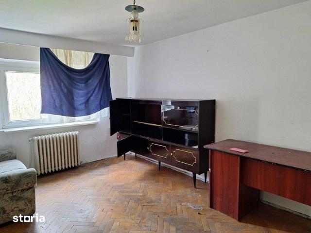 Inchiriez doar pentru firme apartament 3 camere Tolstoi, Alba Iulia