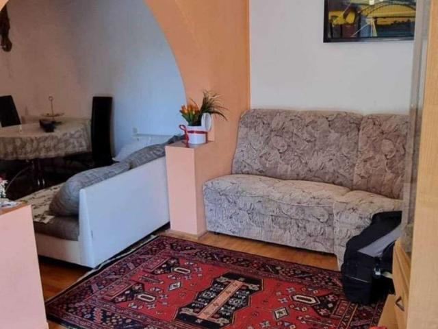 Închiriez etaj sau vând casă Vlădești