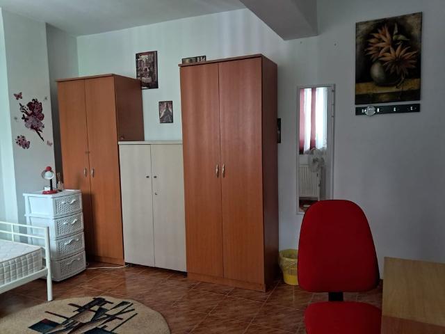 închiriez o camera într o vila