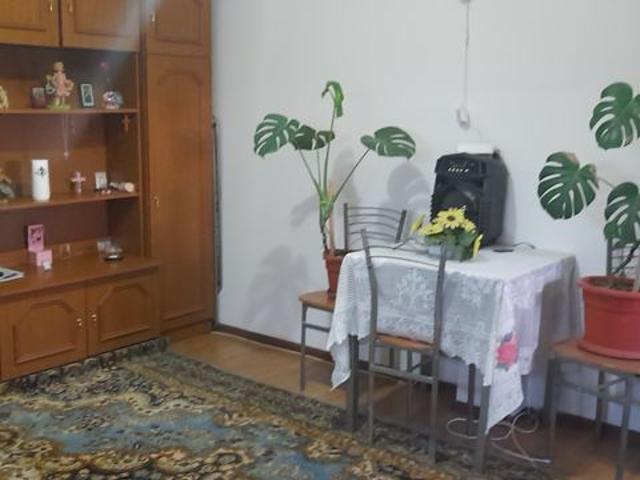 Închiriez o camera la o femeie pe termen lung