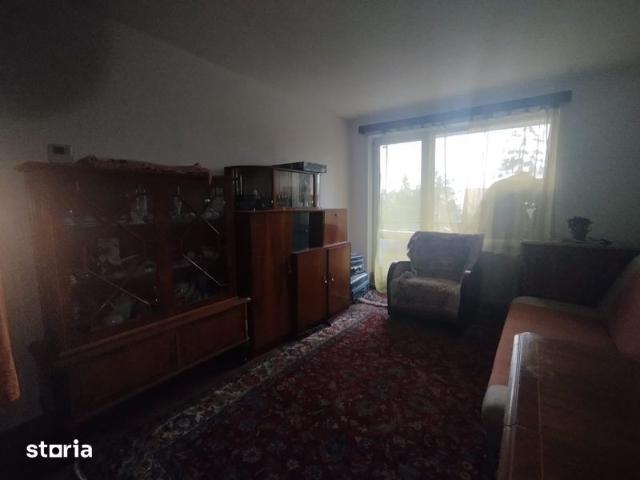 Inchiriez o camera semidecom. intr un apart. cu 3 cam B dul Victoriei