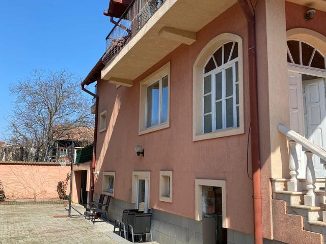 Inchiriez o casa mobilata si utilata situata in zona Calea Dumbravii