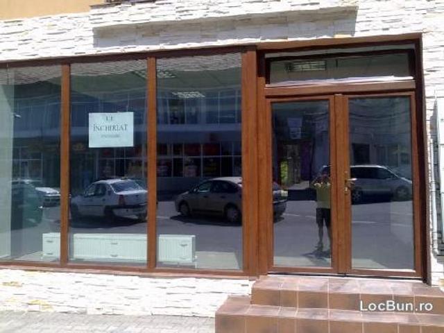 Inchiriez spatiu comercial in Sacele Brasov ultracentral 110 mp