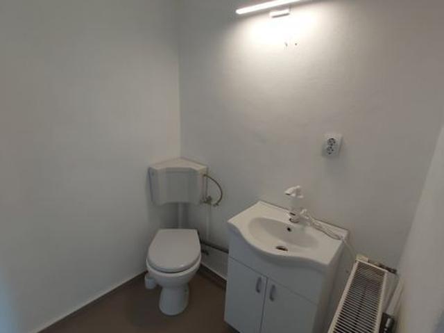 Inchiriez spatiu la casă
