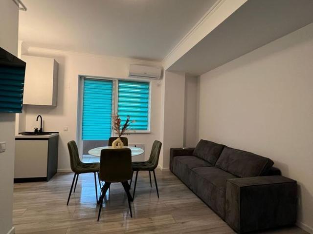 Inchiriez studio bloc nou 41mp in spatele parculetului din Rovine
