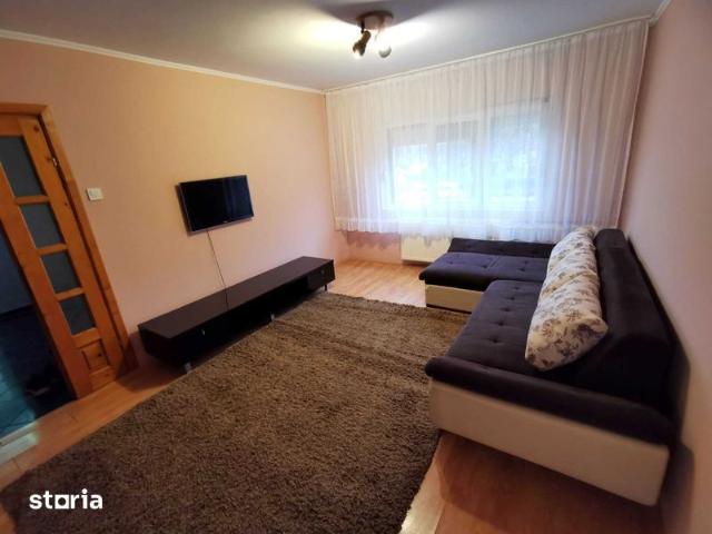 Inchiriez PB Rogerius, Parter, 3 camere, 2 bai, living, Parcare, 80mp