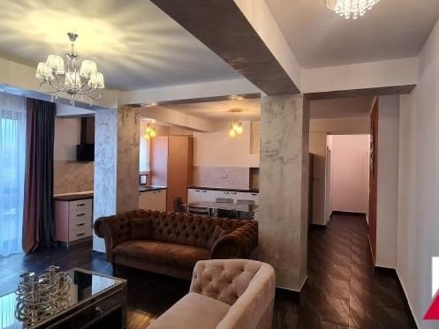 Inchiriez penthouse situat in Cartierul Strand, complet mobilat si utilat