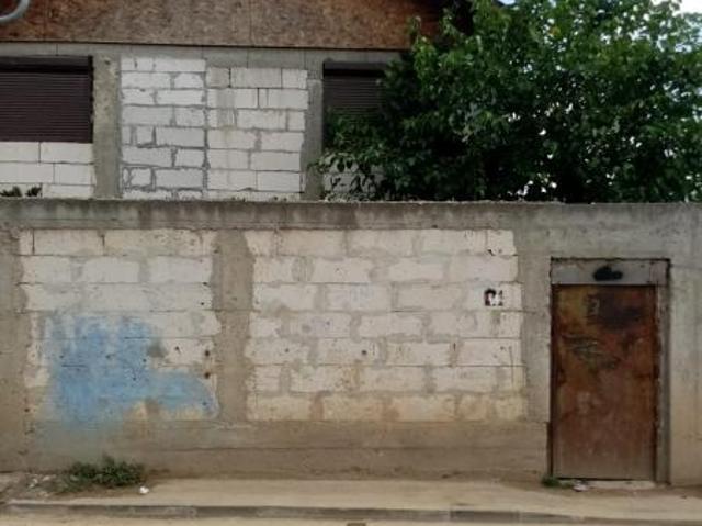 Inchiriez vila