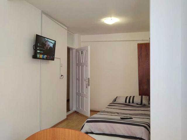 Inchiriez Vila 5 camere mari, 5 balcoane + 2 bai + bucatarie, utilata