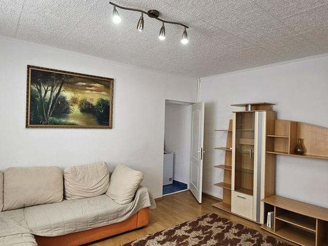 Inchiriezapartament de 3 camere situat in Hipodrom 4 str.Aleea Streiu