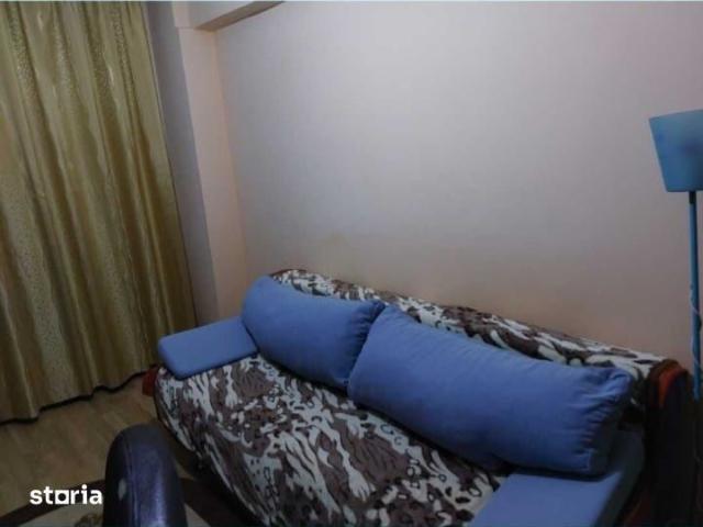 Inchiriezinchiriez camera pt o fata/femeie cartier gavana gavvana