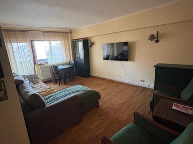 Inchriez apartament central,3 camere