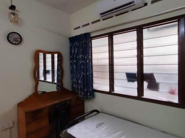 Including Car ParkBest LocationSingle bedroom with windows and AC located in Taman Paramount, PJ