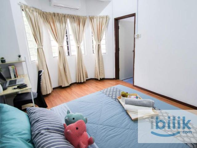 Including Car ParkMaster Kingbedroom with private bathroom and windows / AC located in Puchong Prima