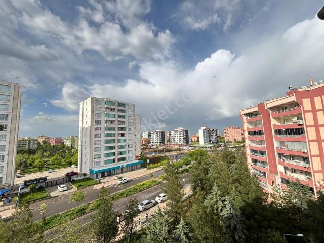 Incom Lıne Gayrimenkul Cadde Üzeri3+1 Geniş Aile Dairesi