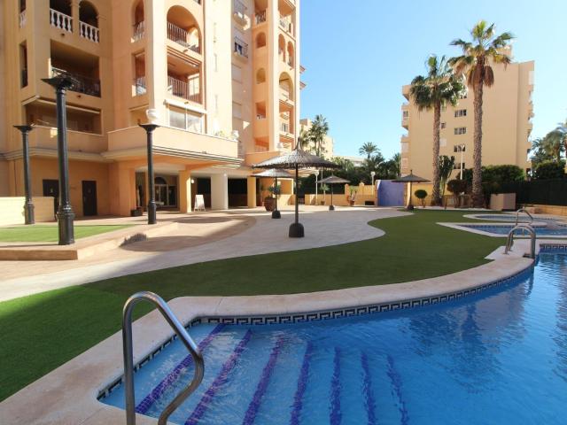 INCRE APARTAMENTO CON VISTAS ESPECTACULARES Y PISCINA COMUNITARIA