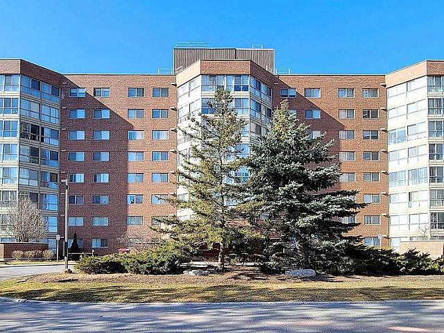Incredible, One Of A Kind,end Unit Spacious Renovated