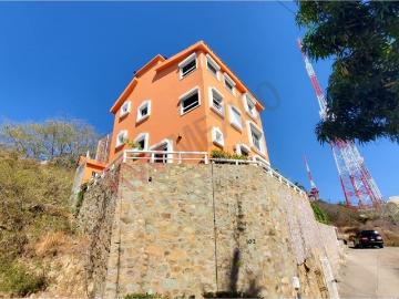 Increíble casa de estilo Español/Mediterráneo con increíbles vistas