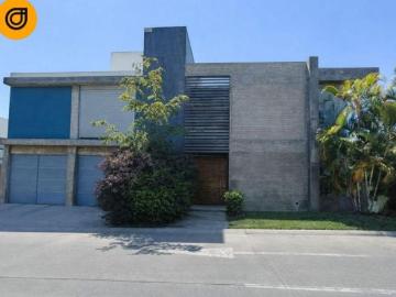 Increíble casa en venta dentro de condominio en Villa Verona, Zapopan, Jalisco