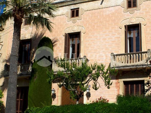 Increíble casa modernista a cien metros del mar