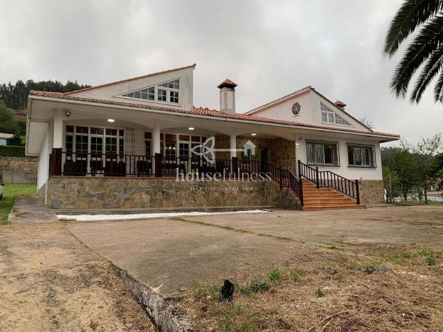 Increíble chalet con amplia finca en Vilasanche