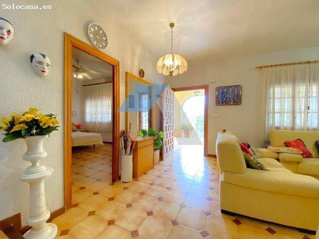 ¡INCREÍBLE CHALET en parcela de 10.000 m2!