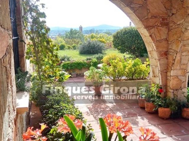 INCREÍBLE OPORTUNIDAD EN BAIX EMPORDÀ: ¡La casa de tus sueños en Forallac!