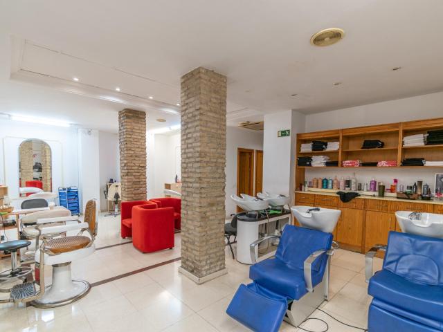 ¡Increíble local comercial en venta en Granada, ideal para tu negocio!