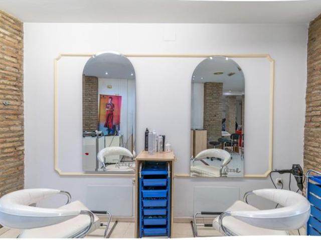 ¡Increíble local comercial en venta en Granada, ideal para tu negocio!