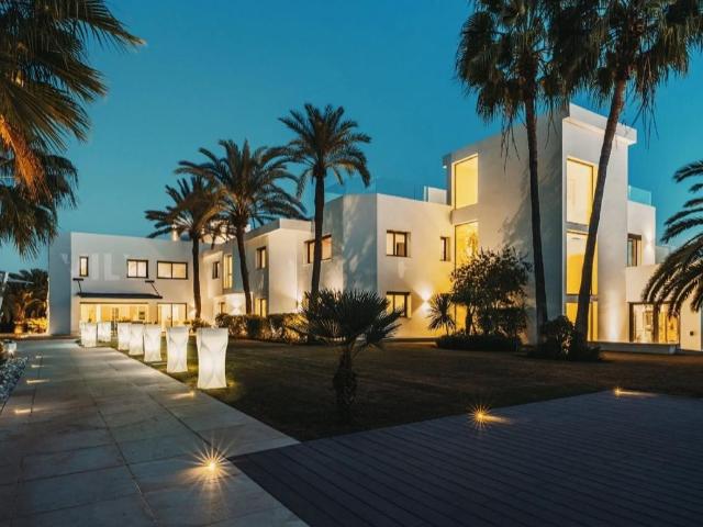 Increible Mansión de 8 habitaciones con pista de Tenis, Spa, Cine y Gimnasio privado