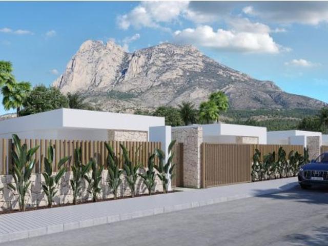 INCREIBLE VILLA CON GRAN PARCELA, 3 DORMITORIOS, PISCINA PRIVADA EN FINESTRAT