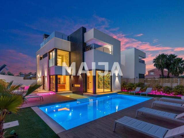 Increíble villa de lujo, piscina, como una pequeña Venecia