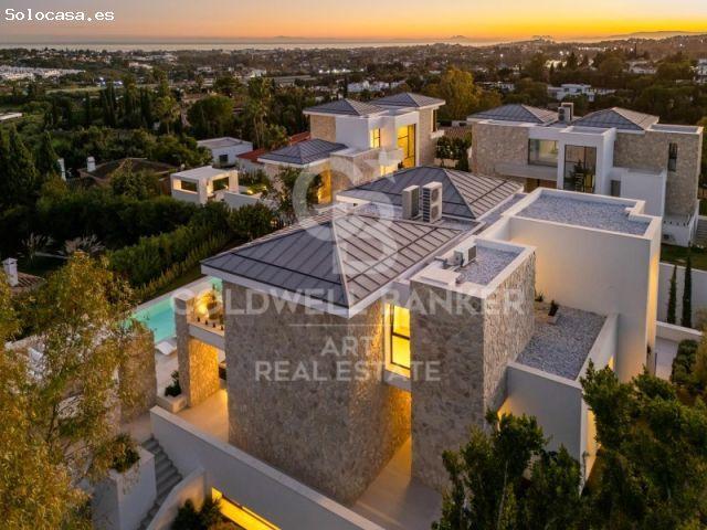 Increíble villa ubicada en La Quinta con vistas panorámicas al mar y montaña