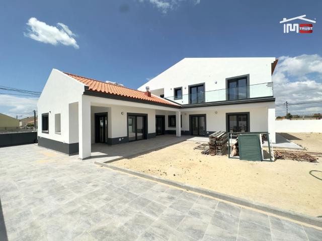 Incrível Moradia T4+1 Com 601M2 de Terreno