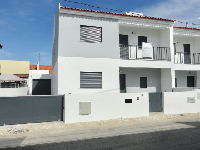 Incrível Moradia T4 Nova Atalaia