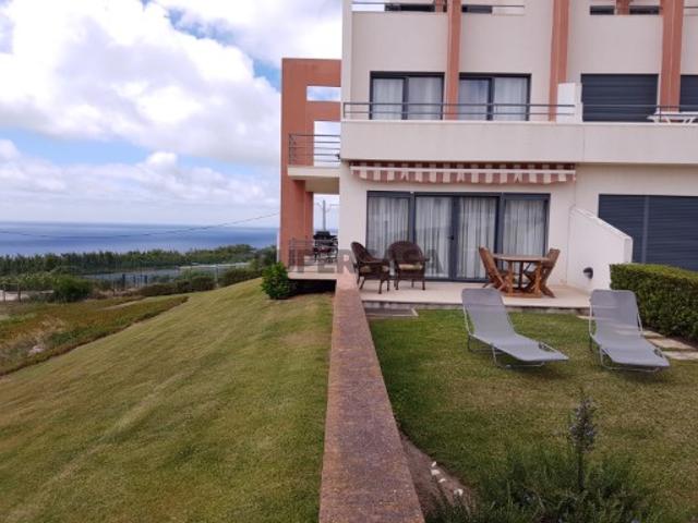 Incrível Moradia T4 Geminada na Primeira Linha com Vista Mar para Venda, Lourinhã, Lisboa
