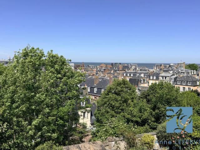 INCROYABLE VUE de ce STUDIO avec BALCON