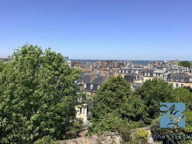 INCROYABLE VUE de ce STUDIO avec BALCON