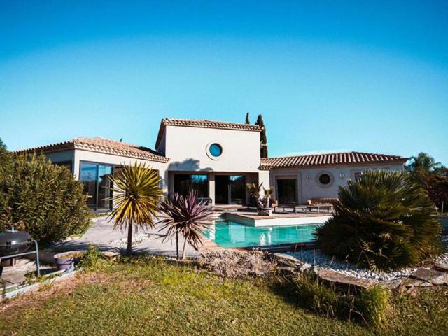 Incroyable villa de haut standing de 205 m² sur un terrain de 2000 m² avec piscine
