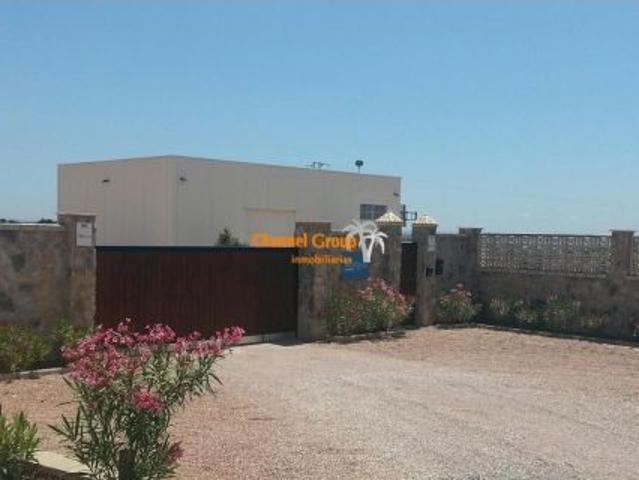 INDUSTRIA CON ESPACIO DISEÑADO PARA ACTIVIDADES RELACIONADAS CON AGRICULTURA GANADERIA